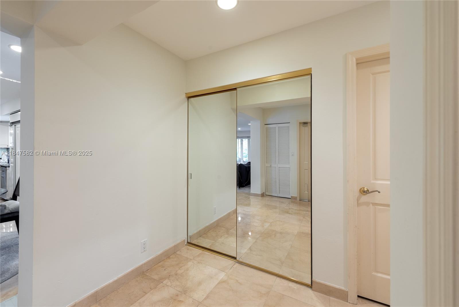 JANEMARY ESTATES - Residential