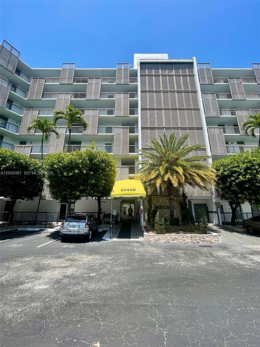 EXCELLENT OPORTUNITY TO BUY This beautiful unit with two bedrooms and two bathrooms. Panoramic view. Large, screened terrace. It is located in the heart of Aventura, within walking distance to Aventura Mall and the Turn berry golf club. Amenities include - heated swimming pool, BBQ area, billiard/library room. This beloved 55 PLUS gated community. Courtesy transportation provided by the city of Aventura to local shops
