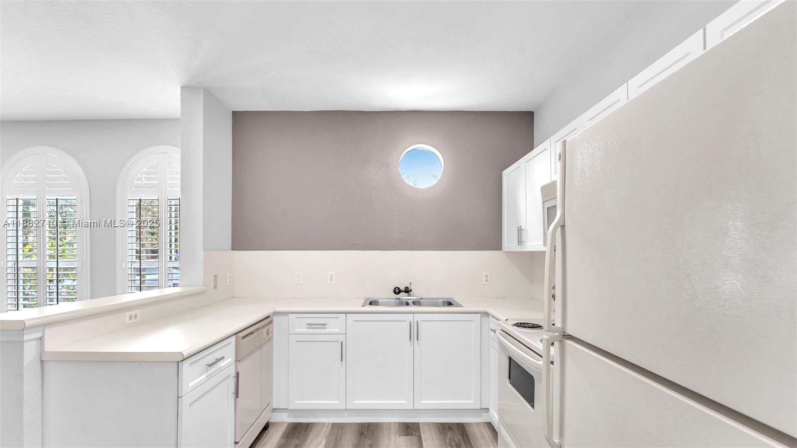 COURTYARDS ONE CONDO - Residential Lease