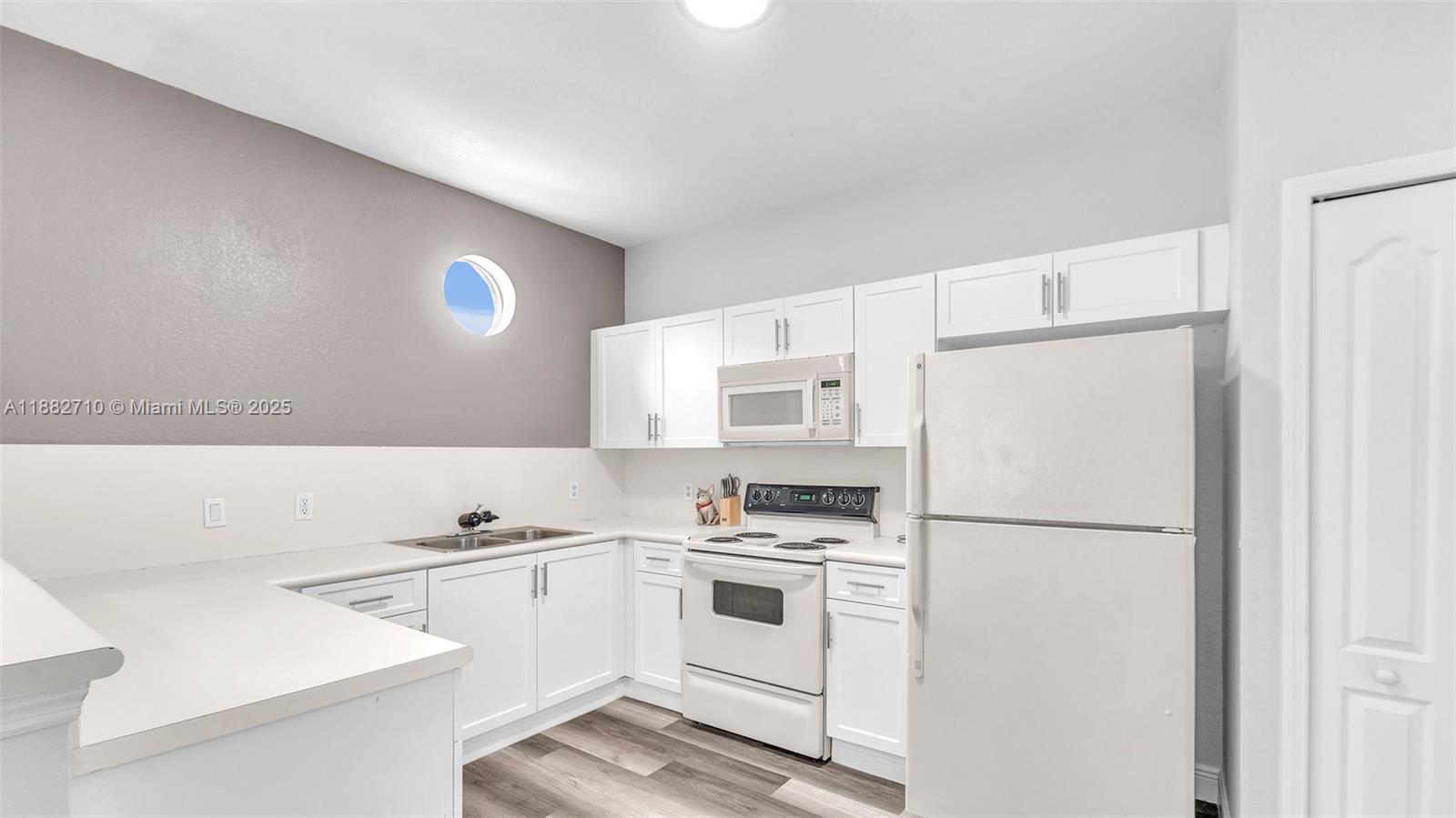 COURTYARDS ONE CONDO - Residential Lease