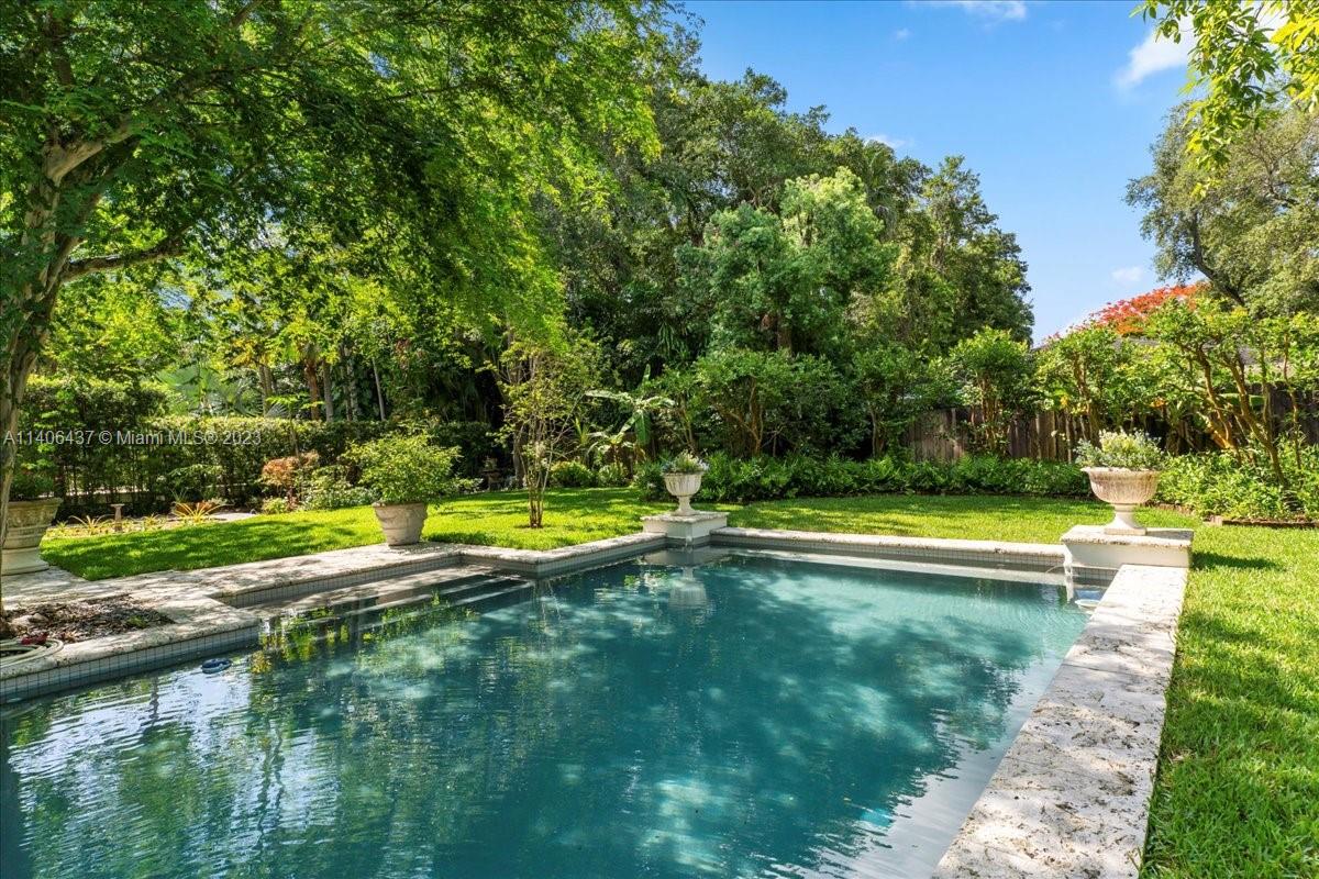 COCOPLUM MANOR - Residential