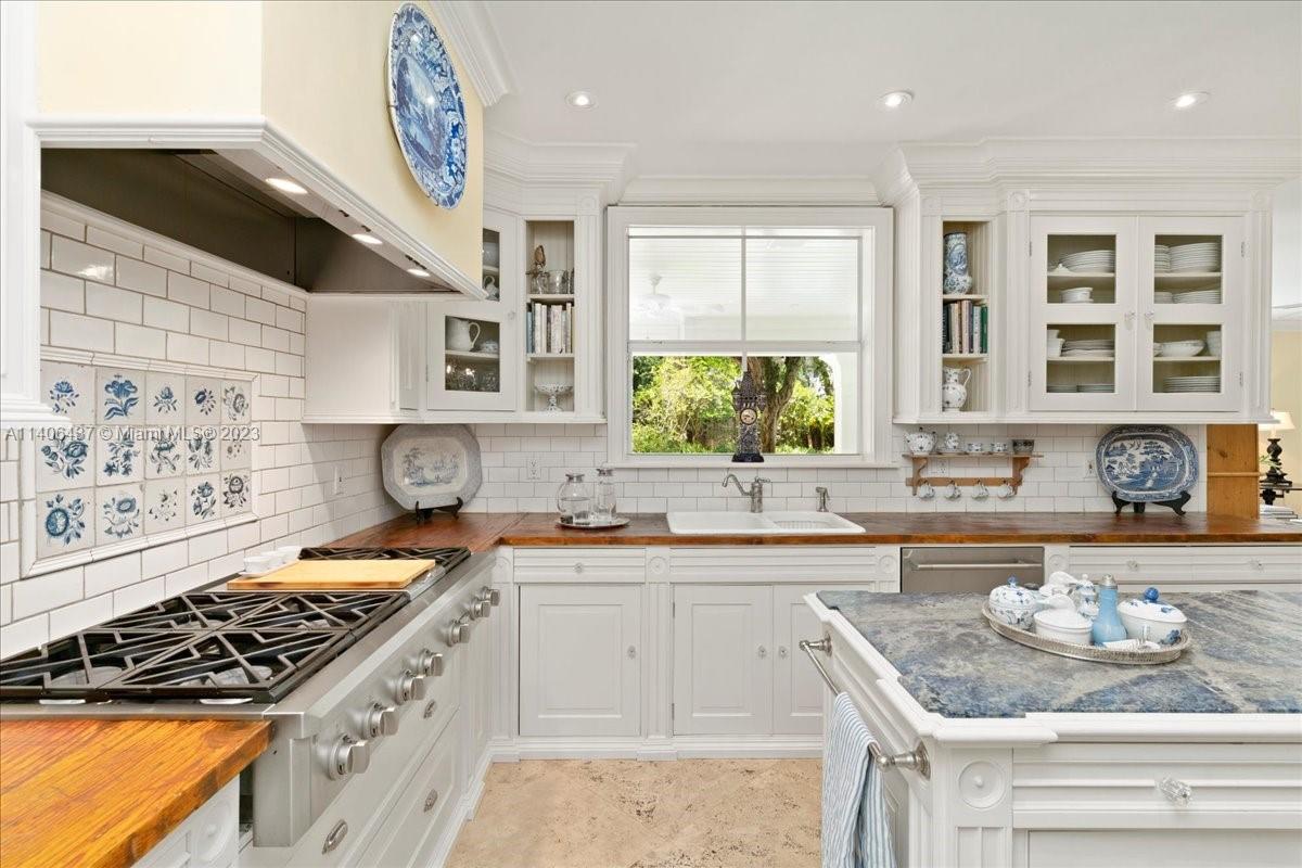 COCOPLUM MANOR - Residential