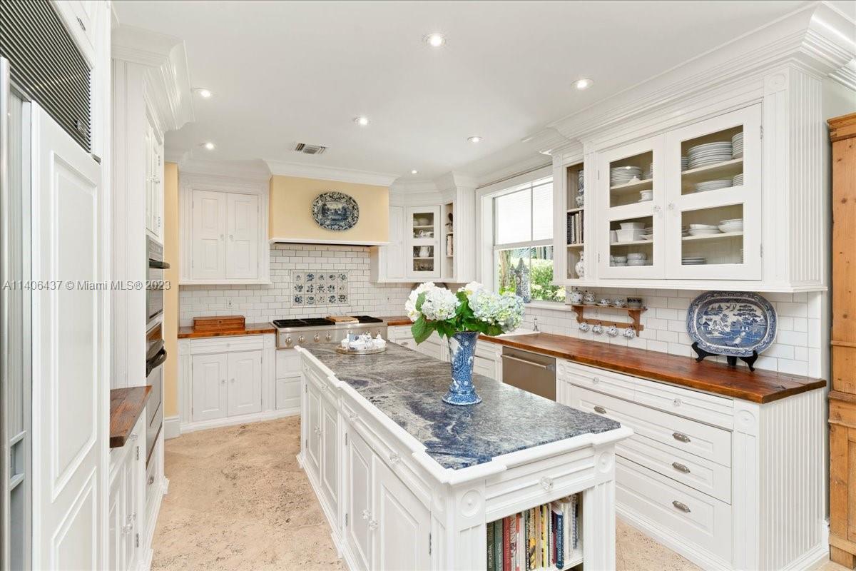 COCOPLUM MANOR - Residential