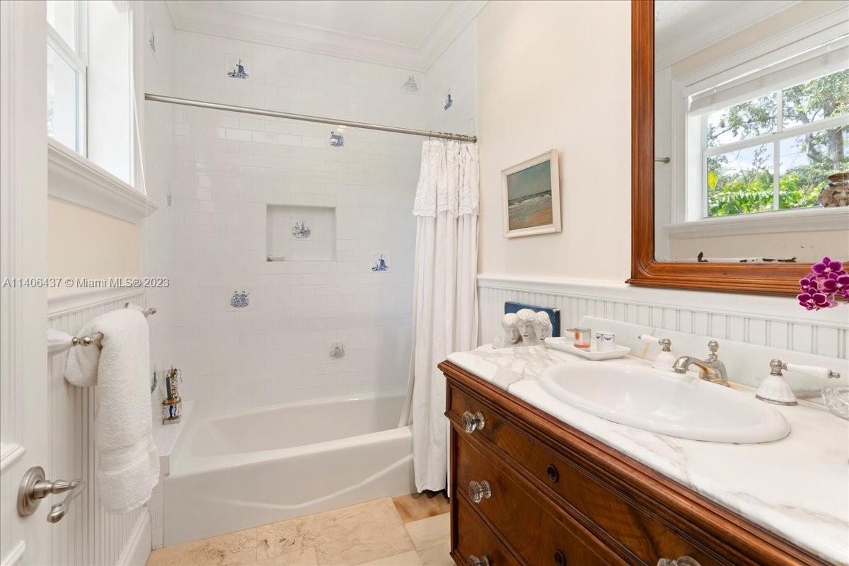 COCOPLUM MANOR - Residential