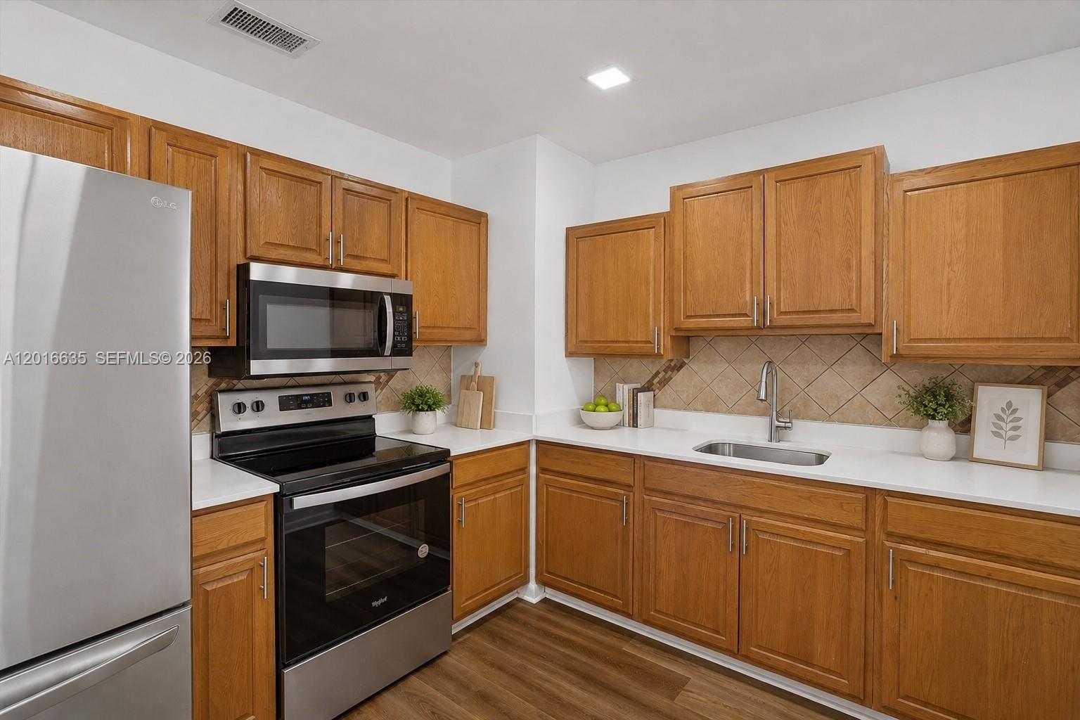 MYRTLE GROVE - Residential