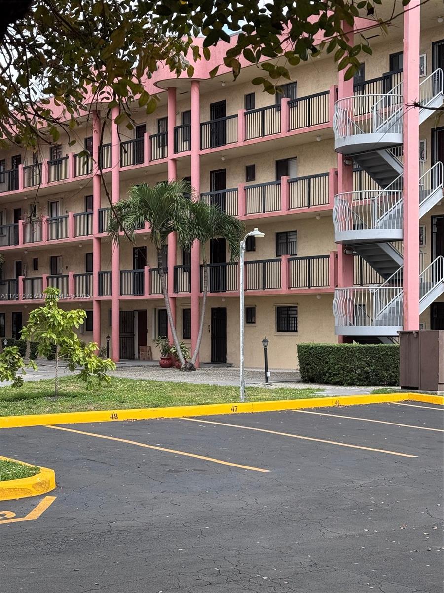 Rental Property at 5290 W 21st Ct 401, Hialeah, Miami-Dade County, Florida - Bedrooms: 2 
Bathrooms: 2  - $2,250 MO.