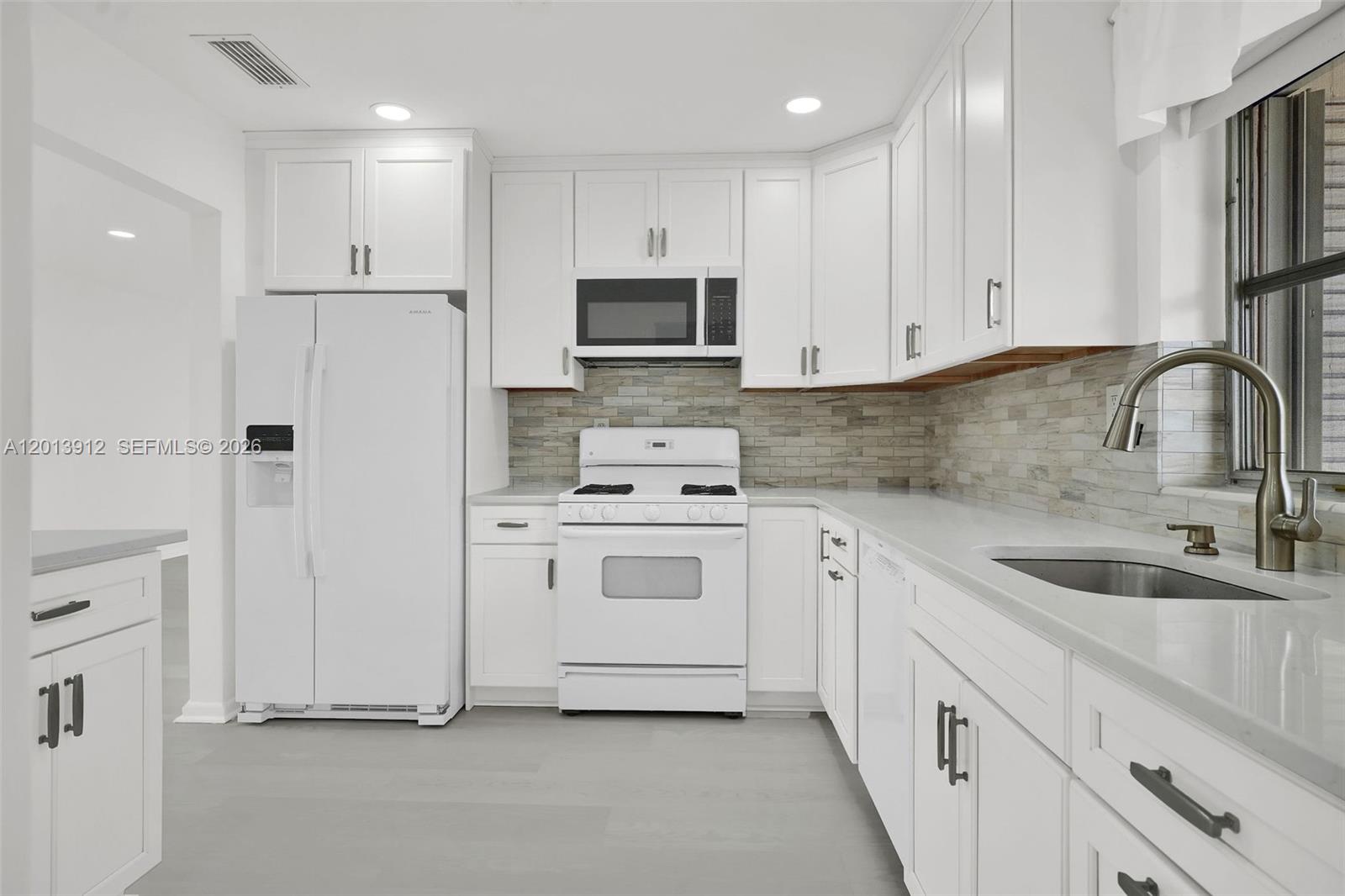 SOUTHERN ESTATES 9TH ADDN - Residential