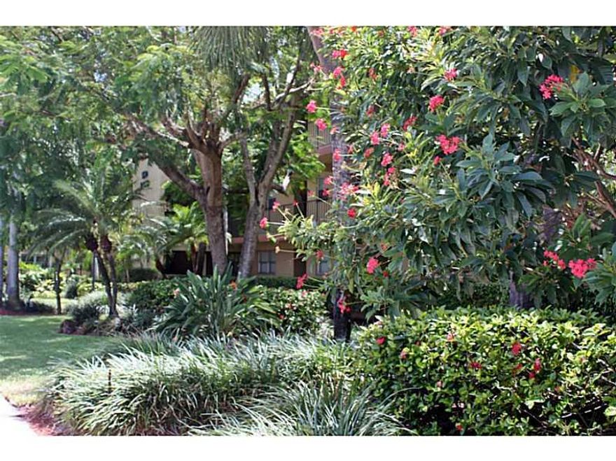 $1,500 EXTRA BR. BONUS AT CLOSING FOR NEW CONTRACTS! COMPLETELY REMODELLED TURN KEY CORNER CONDO WITH A VENICE STYLE VIEW AND A BALCONY ON THE WATER. CENTRALLY LOCATED, CLOSE TO BARS, SHOPS, RESTAURANTS, BEACH AND DOWNTOWN. NEW: WATER HEATER, BATHROOMS, C ARPET, TILE, GRANIT COUNTERTOPS, CABINETS AND STAINLESS STEEL APPLIANCES. MIRRORS GIVE AN IMPRESSION OF UNIT BEING TWICE THE SIZE. ALSO HEATED POOL, SAUNA, GYM, ELEVATORS, AND GORGEOUS LANDSCAPING.