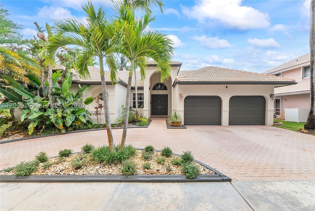 Photo of 1522 NW 182nd Way, Pembroke Pines, FL 33029 (MLS # A12039169)