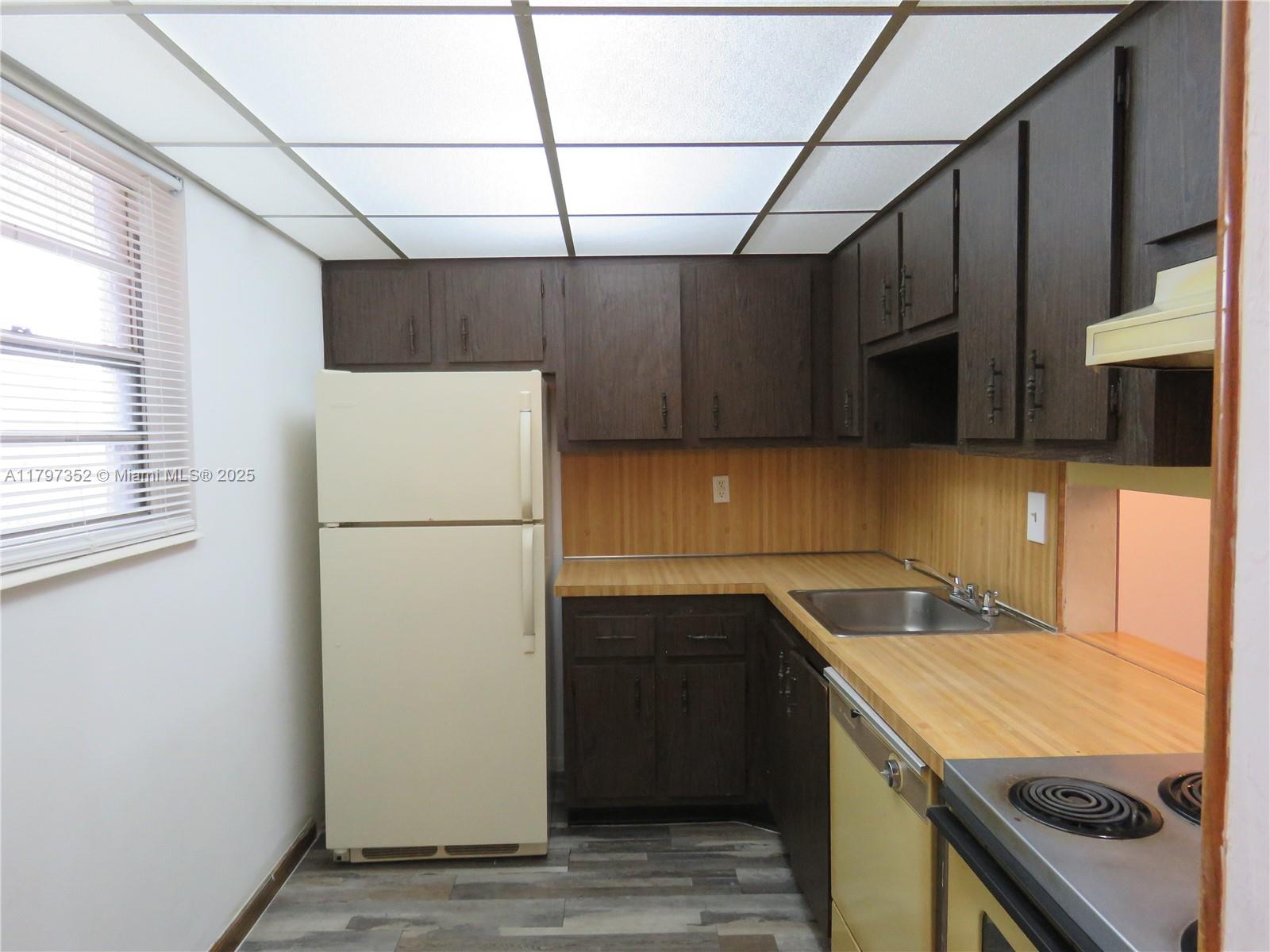 13707 Kendale Lakes Cir Ph2, Miami, Broward County, Florida - 1 Bedrooms  
2 Bathrooms - 