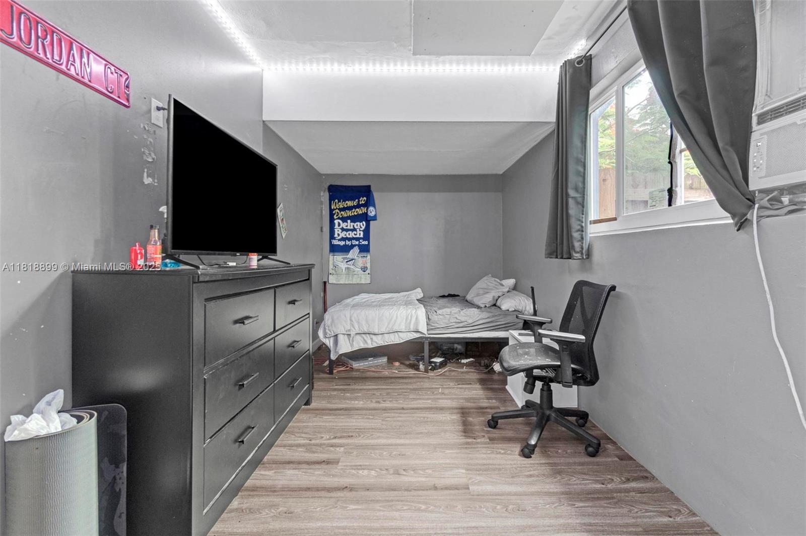 SHOREWOOD - Residential