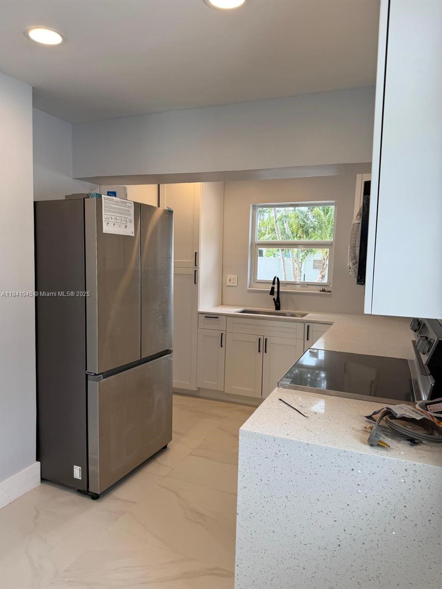 Cozy house in a great location, completely new, stainless steel appliances, washer-dryer, space for two cars, private patio. Come see it; this house won't be on the market long. Interested parties should have a minimum credit score of 650, demonstrable income, and a clean background check. Applicants must fill out a RentSpree application for a $39 fee per adult to complete a credit report and background check