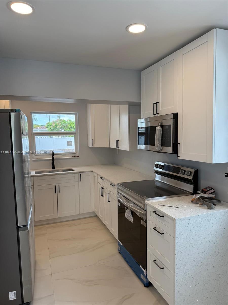 HOLLYWOOD BEACH HEIGHTS S - Residential Lease