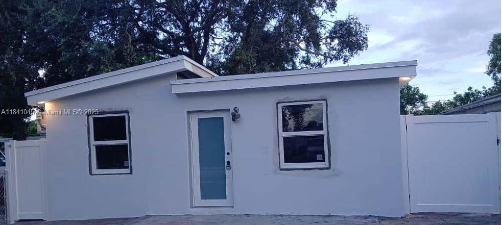 HOLLYWOOD BEACH HEIGHTS S - Residential Lease