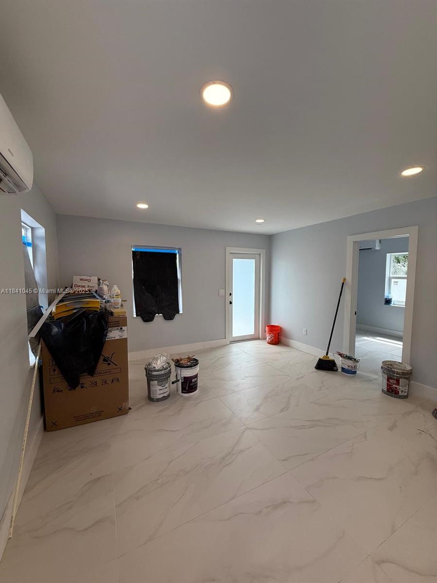 HOLLYWOOD BEACH HEIGHTS S - Residential Lease