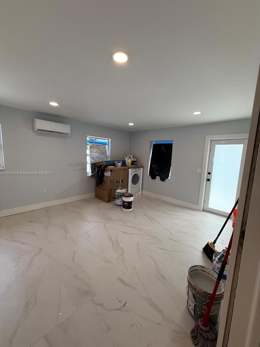 HOLLYWOOD BEACH HEIGHTS S - Residential Lease