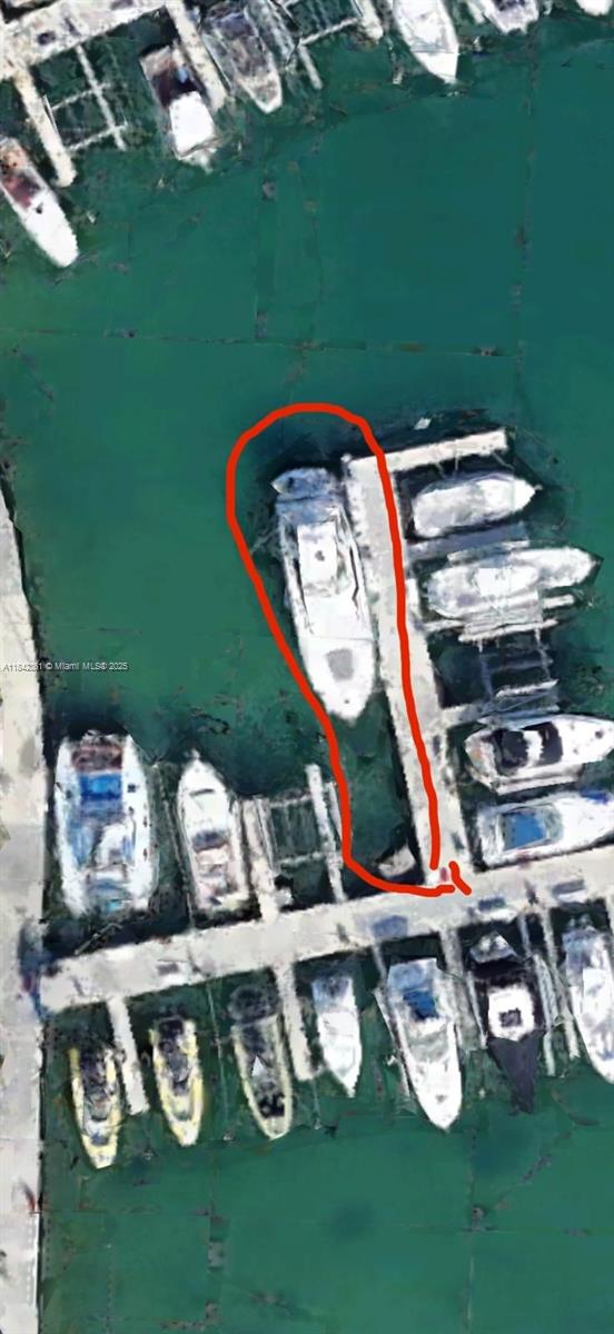 Private Dock for sale, "Perfect location" close to everything, for yachts up to 65 feet in length, the marina has all kinds of facilities, bathrooms, a market, a cafeteria, a gym, covered parking exclusively for the marina, and electronic entry cards, it only has rental restriction for charters.