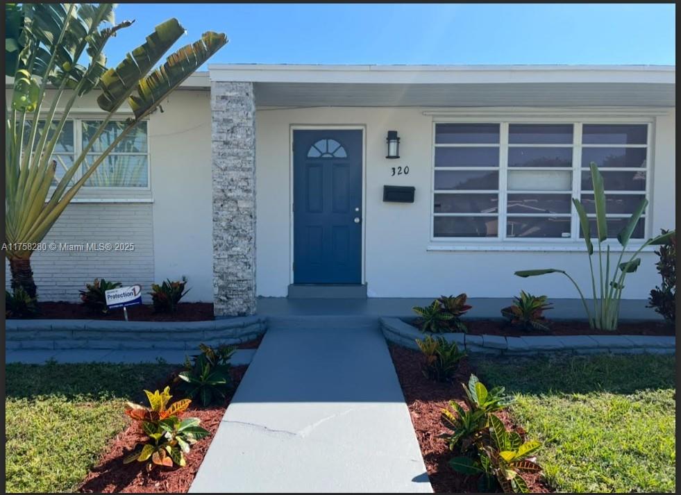 Rental Property at 320 Sw 7th Ct, Hallandale Beach, Broward County, Florida - Bedrooms: 3 
Bathrooms: 2  - $3,300 MO.