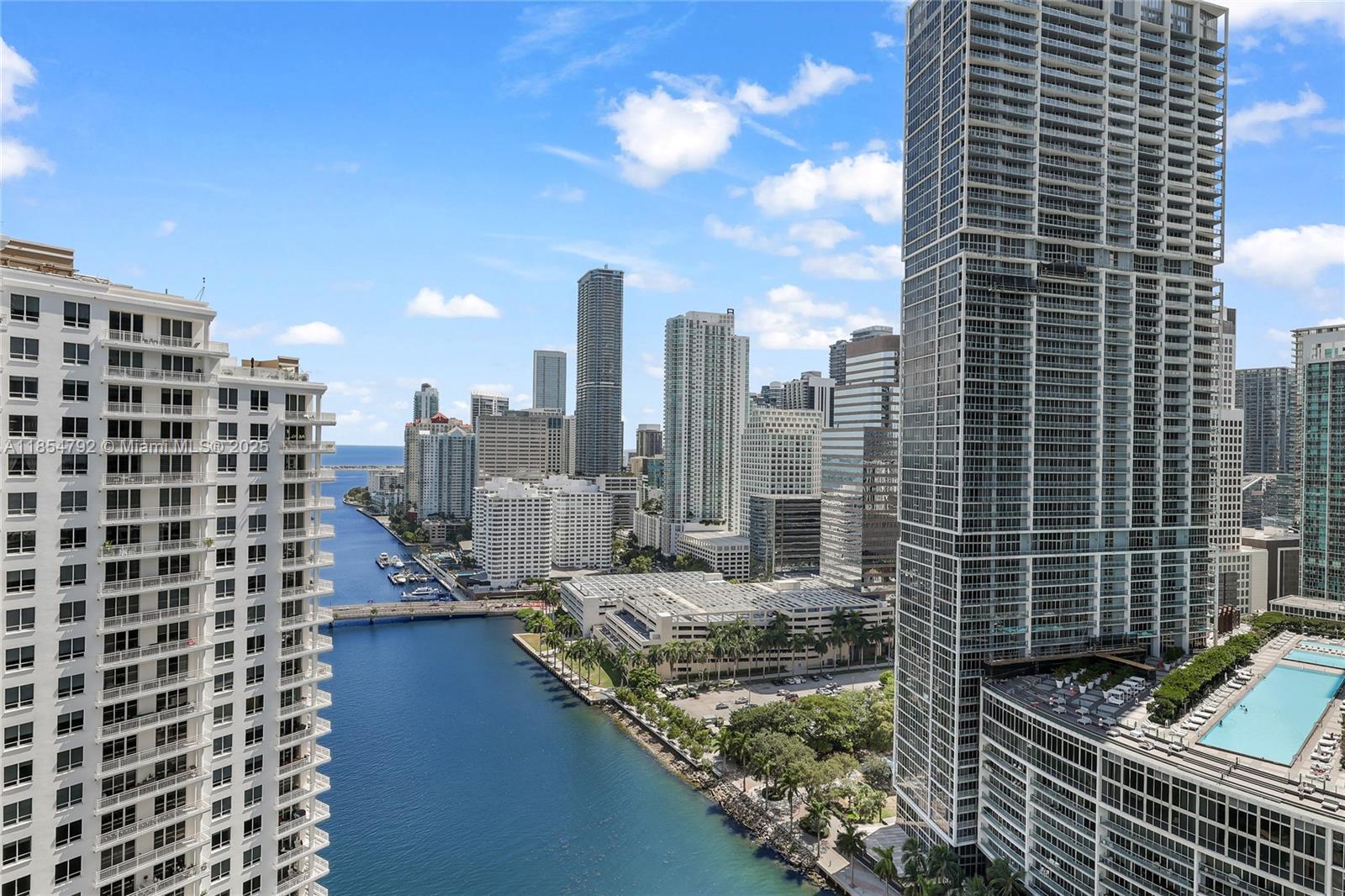 CARBONELL CONDO - Residential