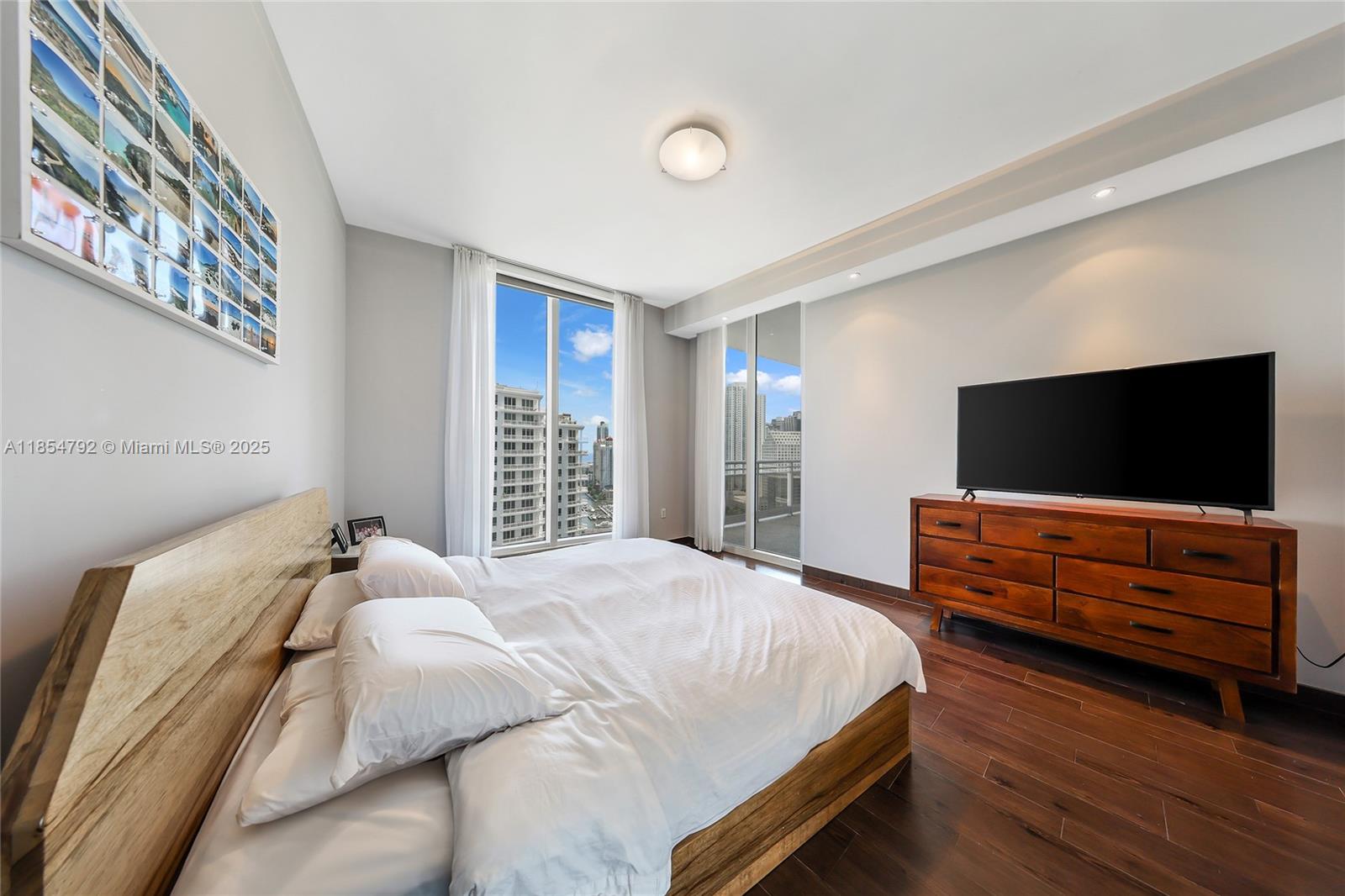 CARBONELL CONDO - Residential