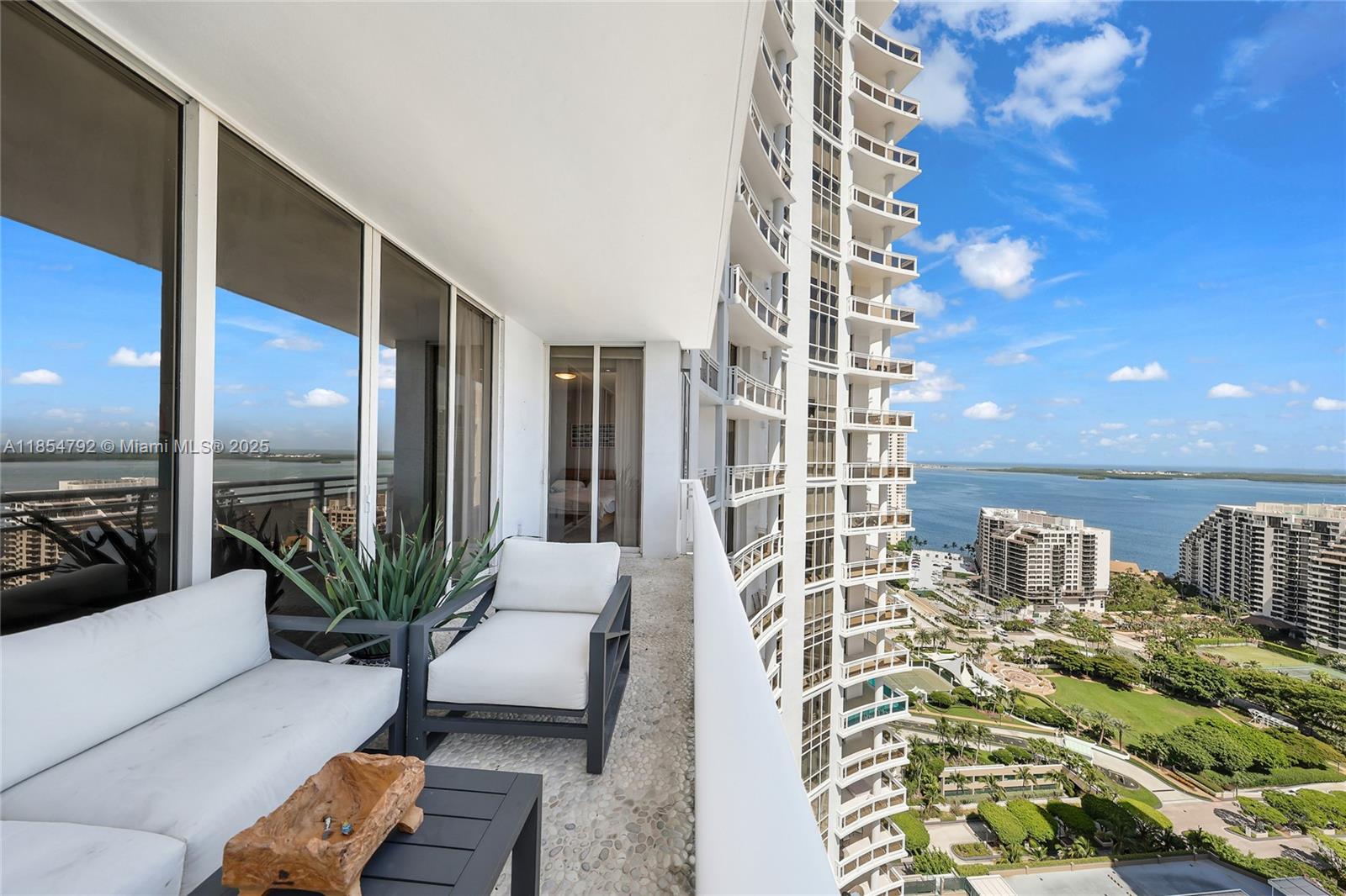 CARBONELL CONDO - Residential