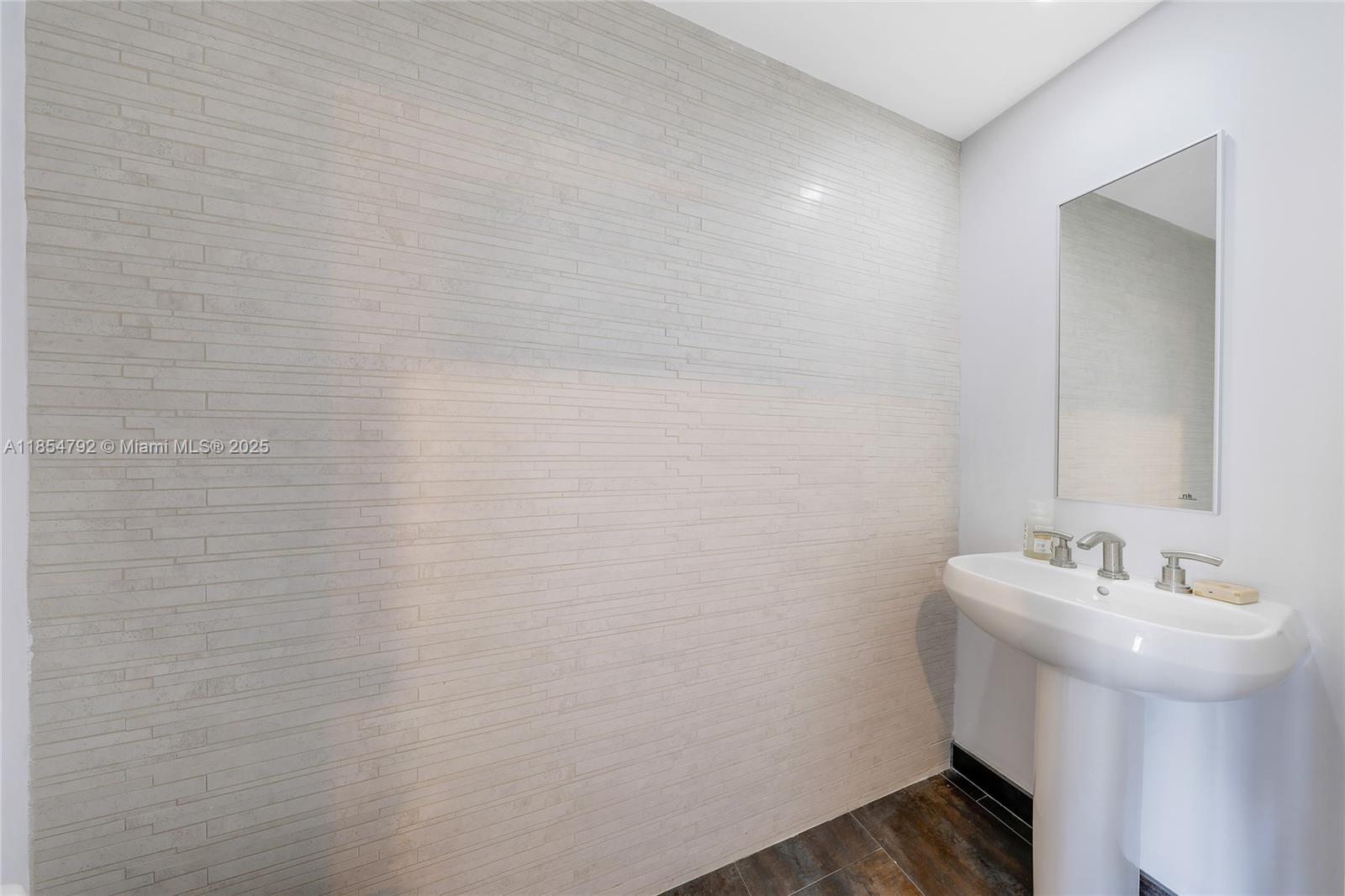 CARBONELL CONDO - Residential