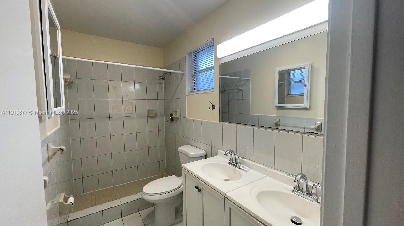 OAKWOOD HILLS - Residential Lease