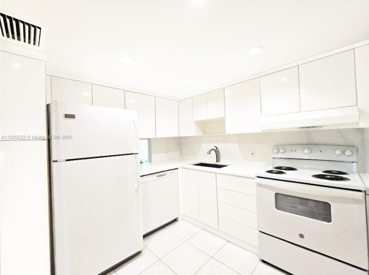 KEYSTONE HARBOR CLUB COND - Residential