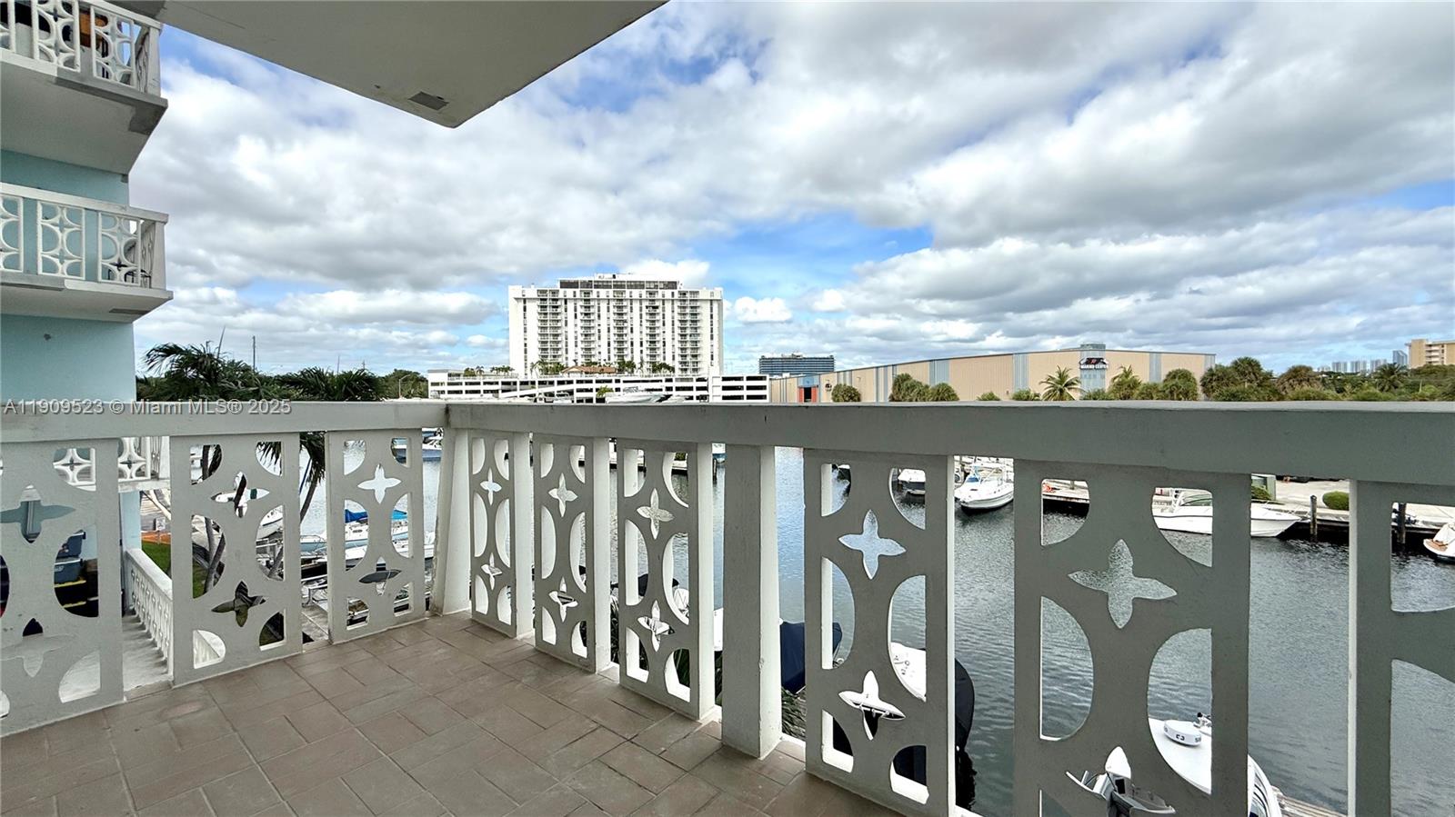 KEYSTONE HARBOR CLUB COND - Residential