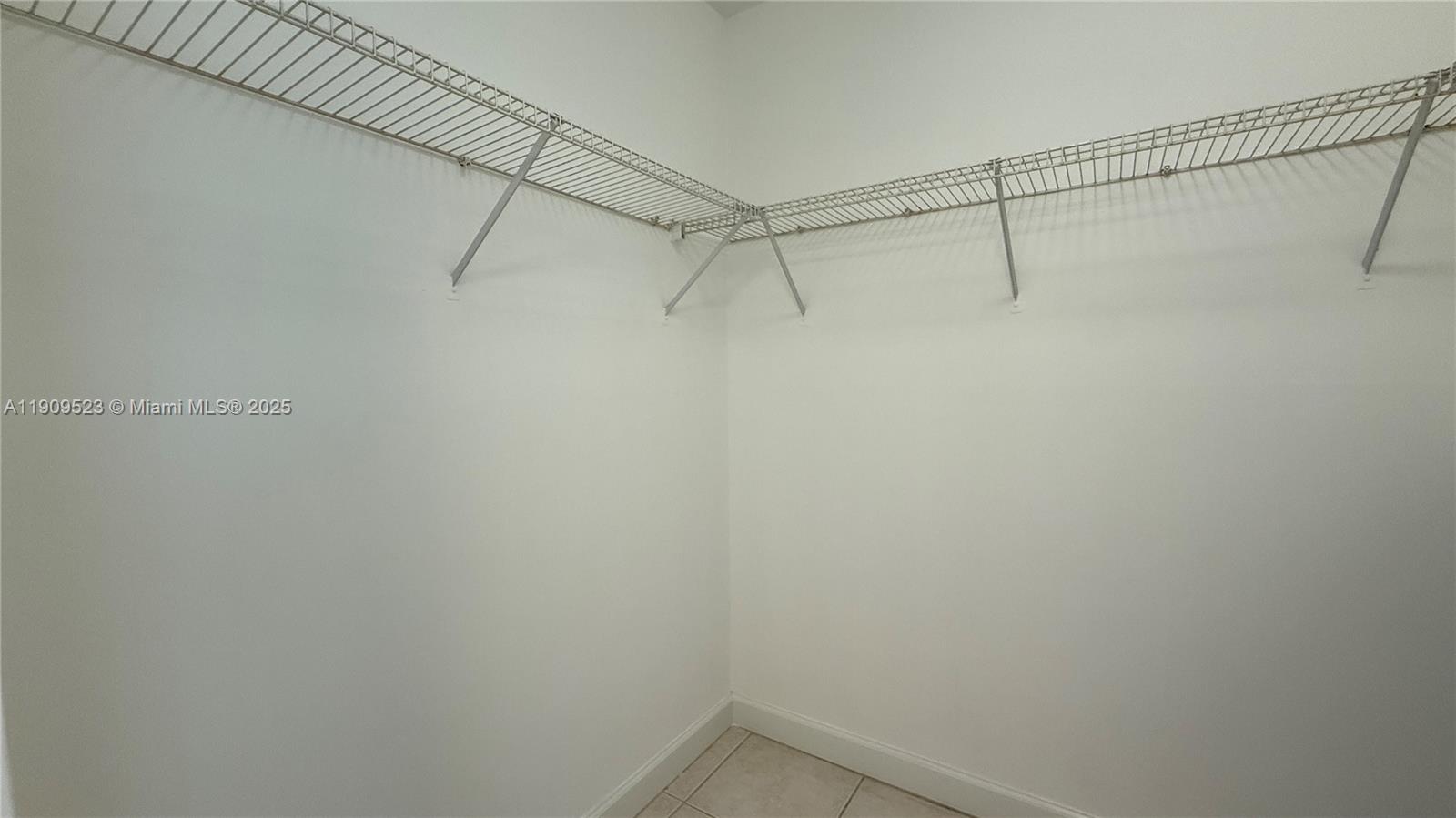 KEYSTONE HARBOR CLUB COND - Residential