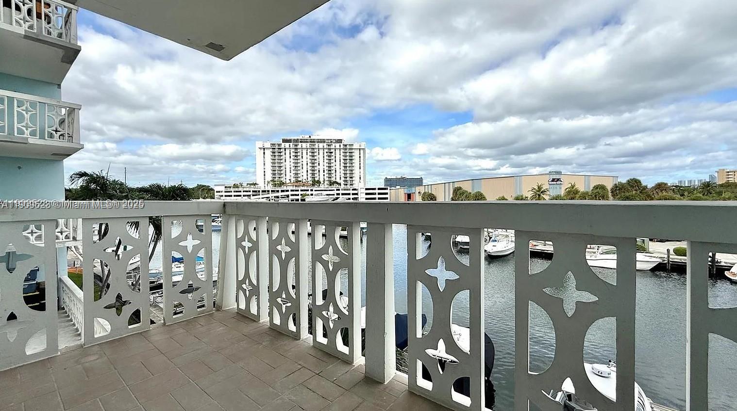 KEYSTONE HARBOR CLUB COND - Residential