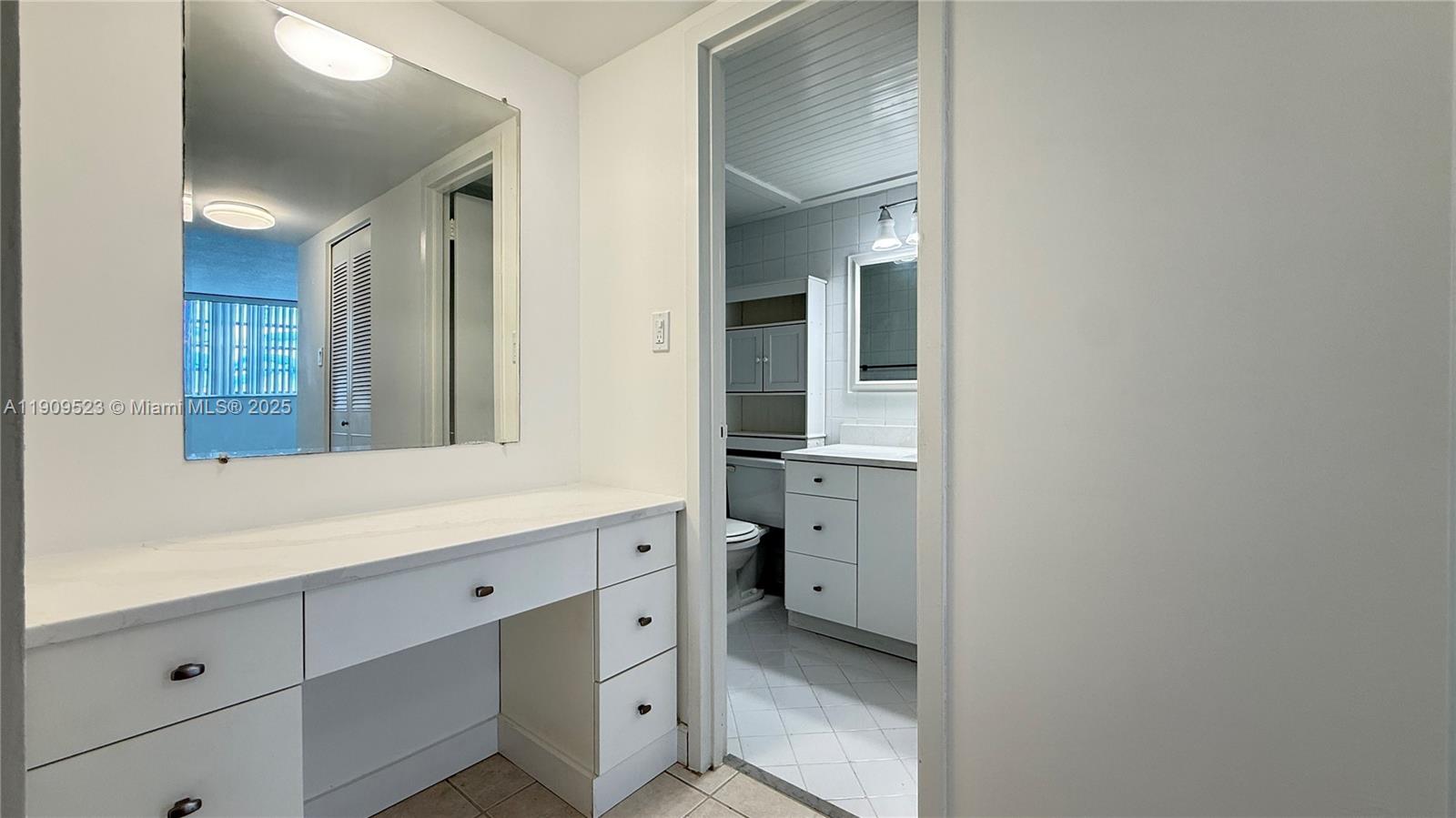 KEYSTONE HARBOR CLUB COND - Residential