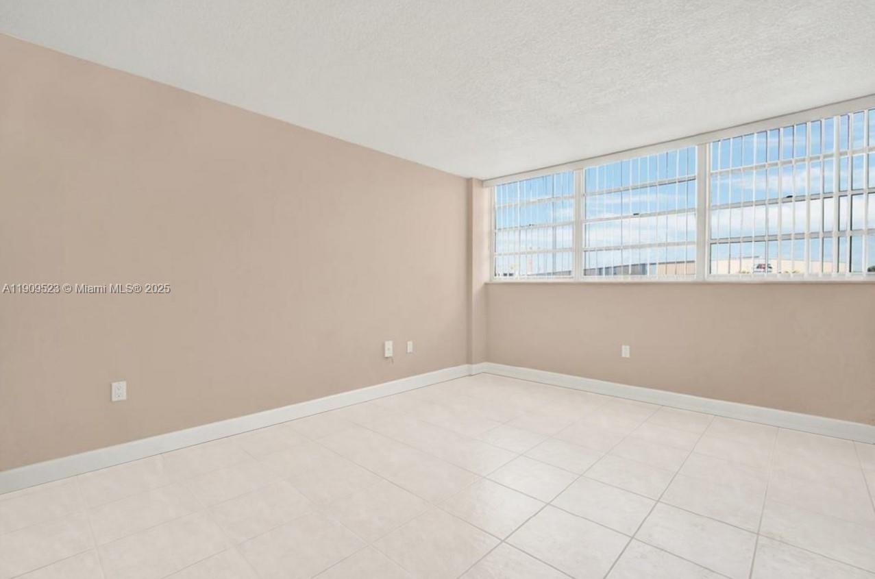 KEYSTONE HARBOR CLUB COND - Residential