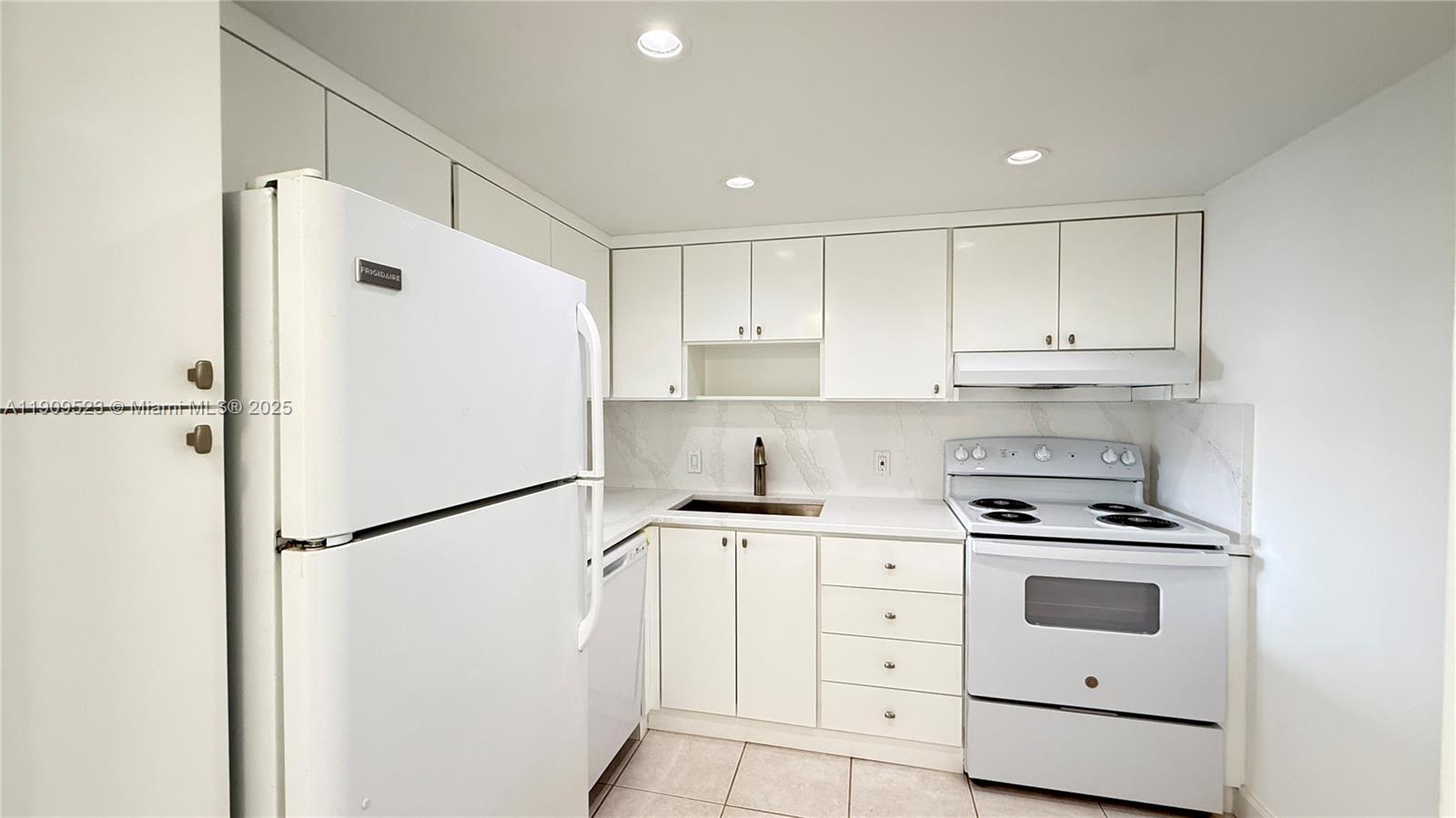 KEYSTONE HARBOR CLUB COND - Residential