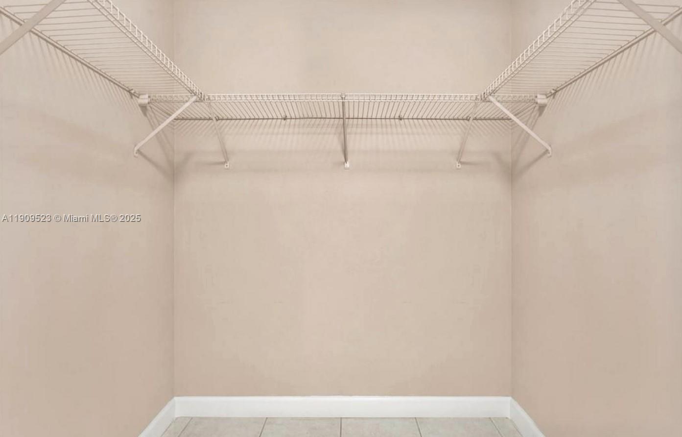 KEYSTONE HARBOR CLUB COND - Residential