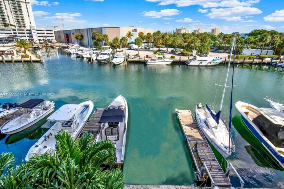 KEYSTONE HARBOR CLUB COND - Residential