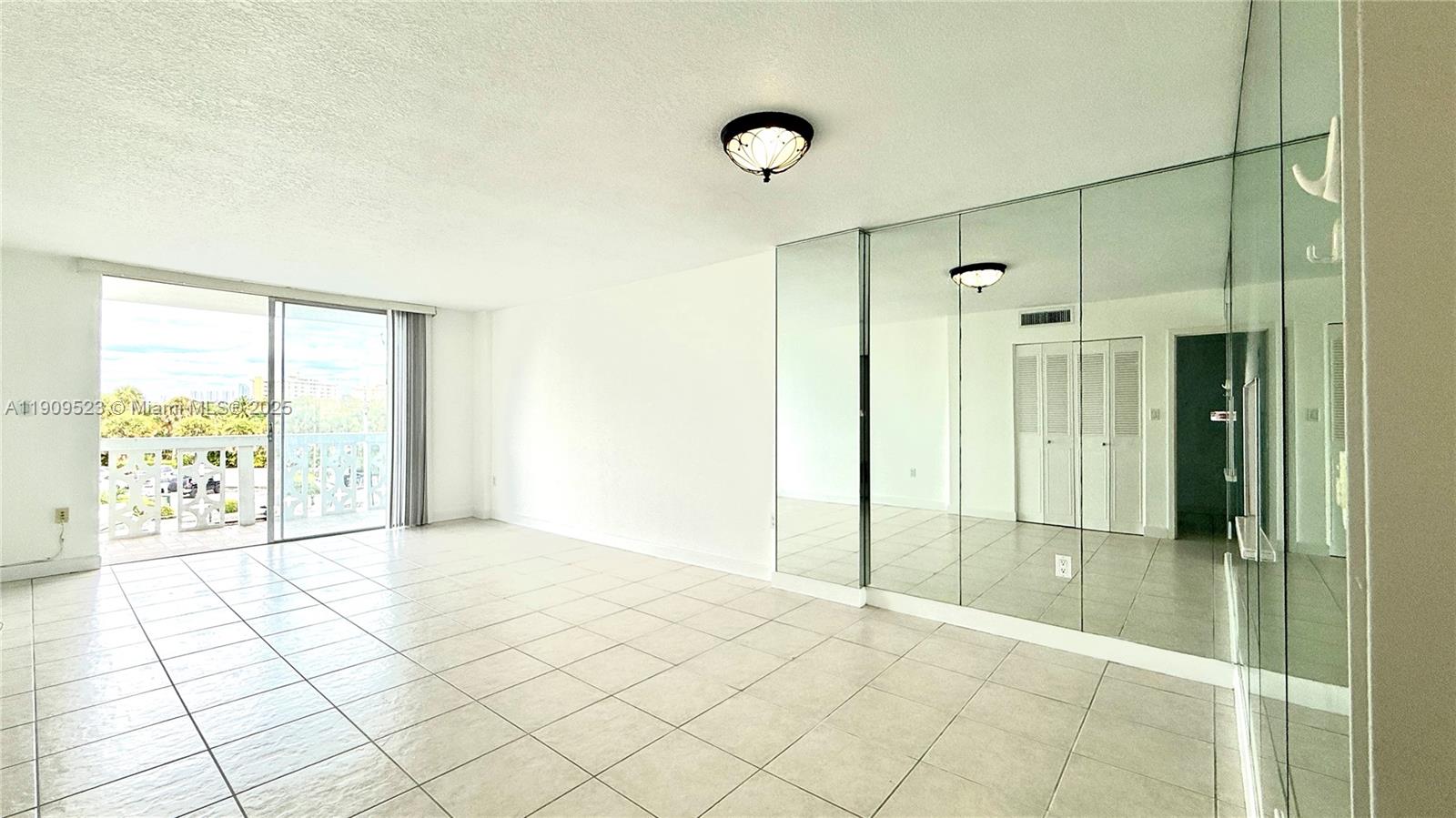 KEYSTONE HARBOR CLUB COND - Residential