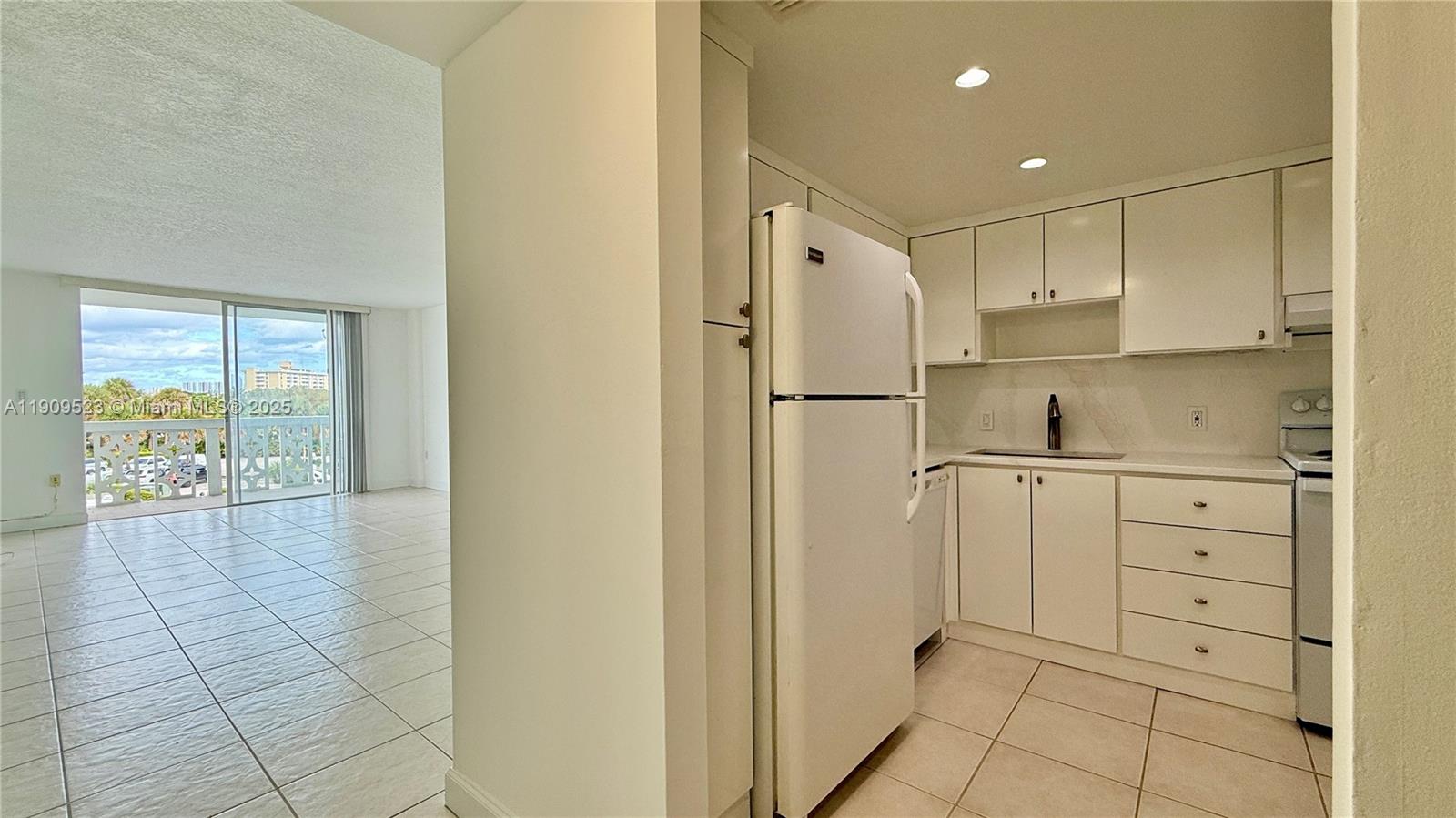 KEYSTONE HARBOR CLUB COND - Residential