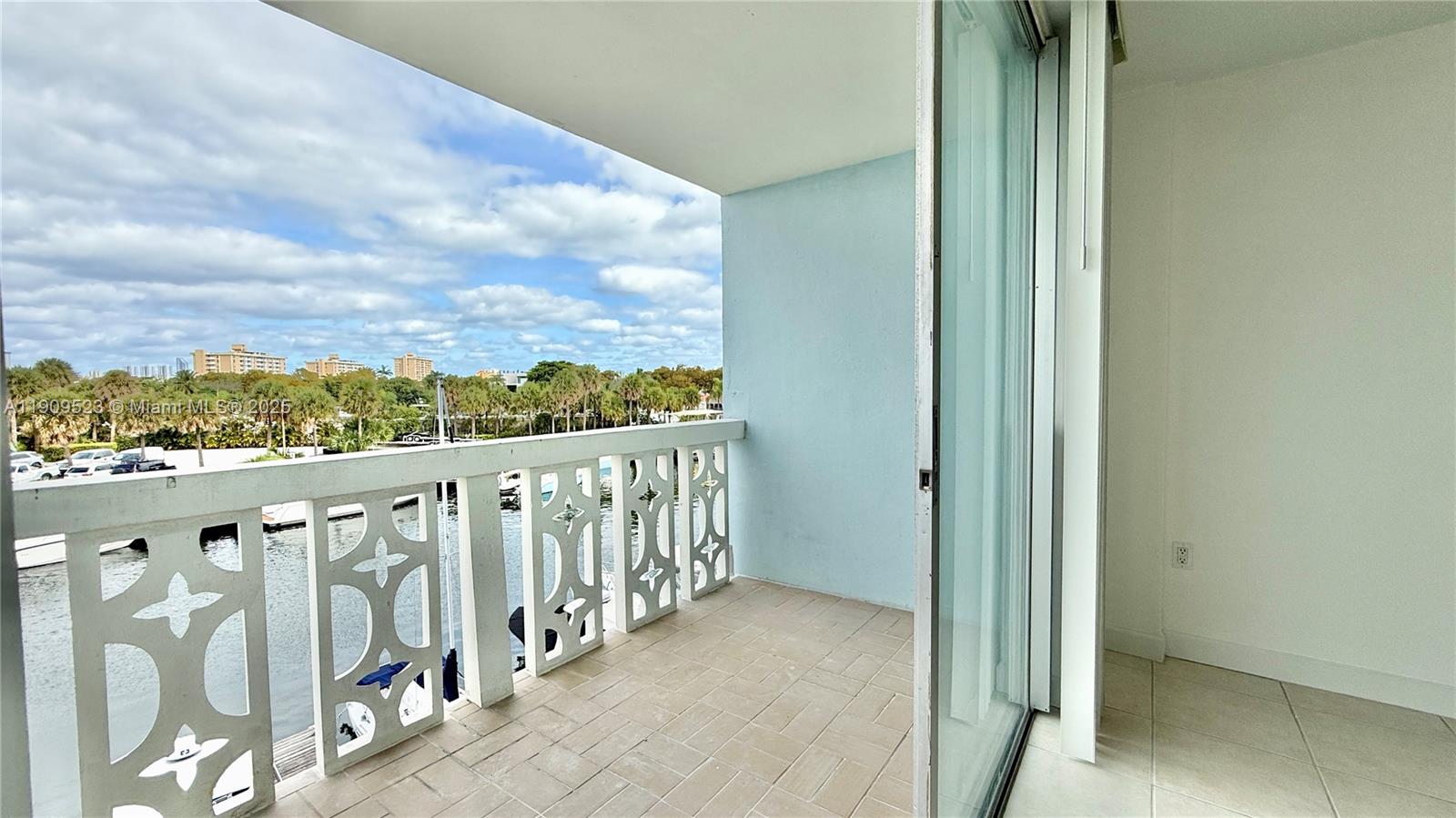 KEYSTONE HARBOR CLUB COND - Residential