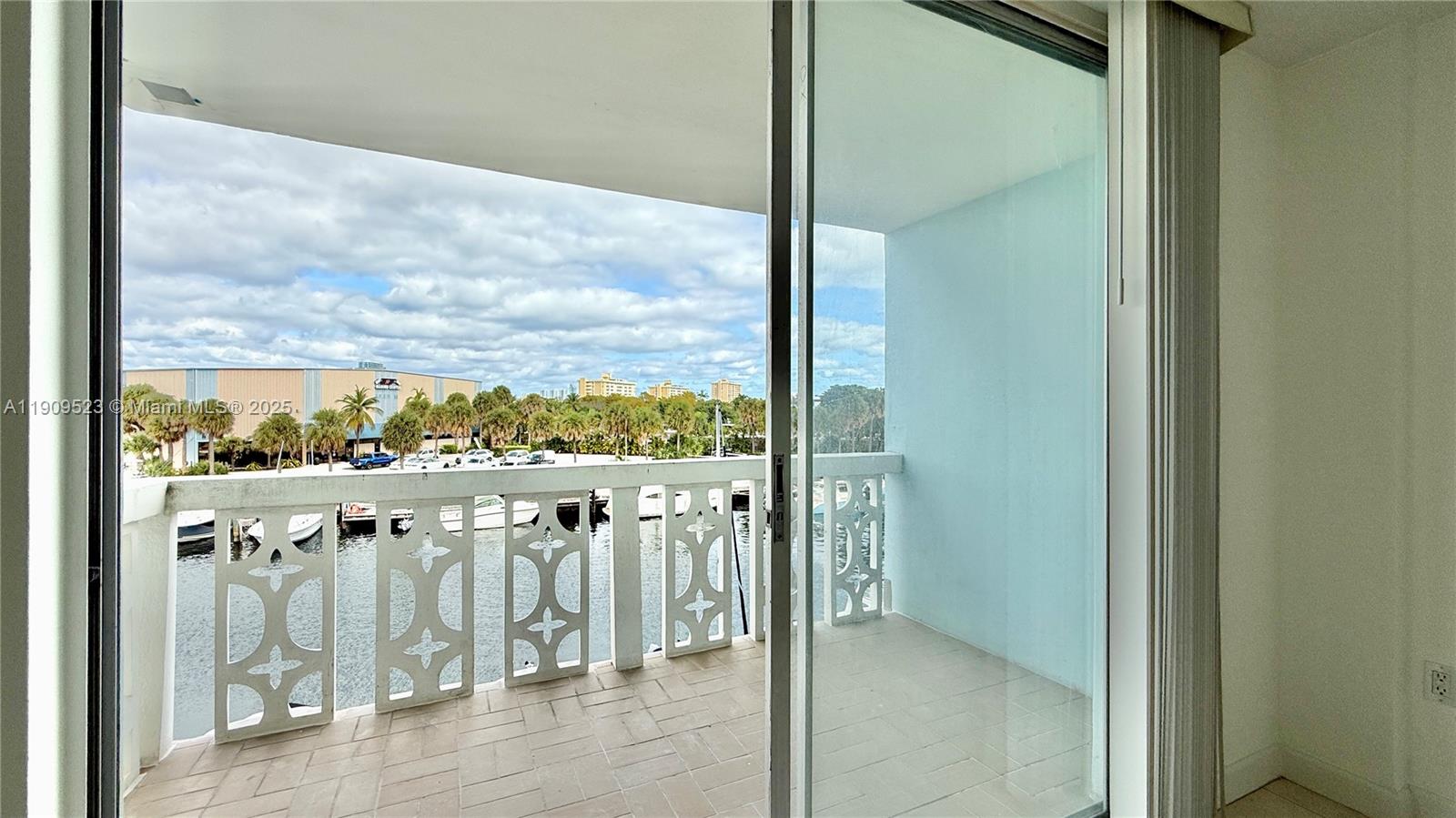 KEYSTONE HARBOR CLUB COND - Residential