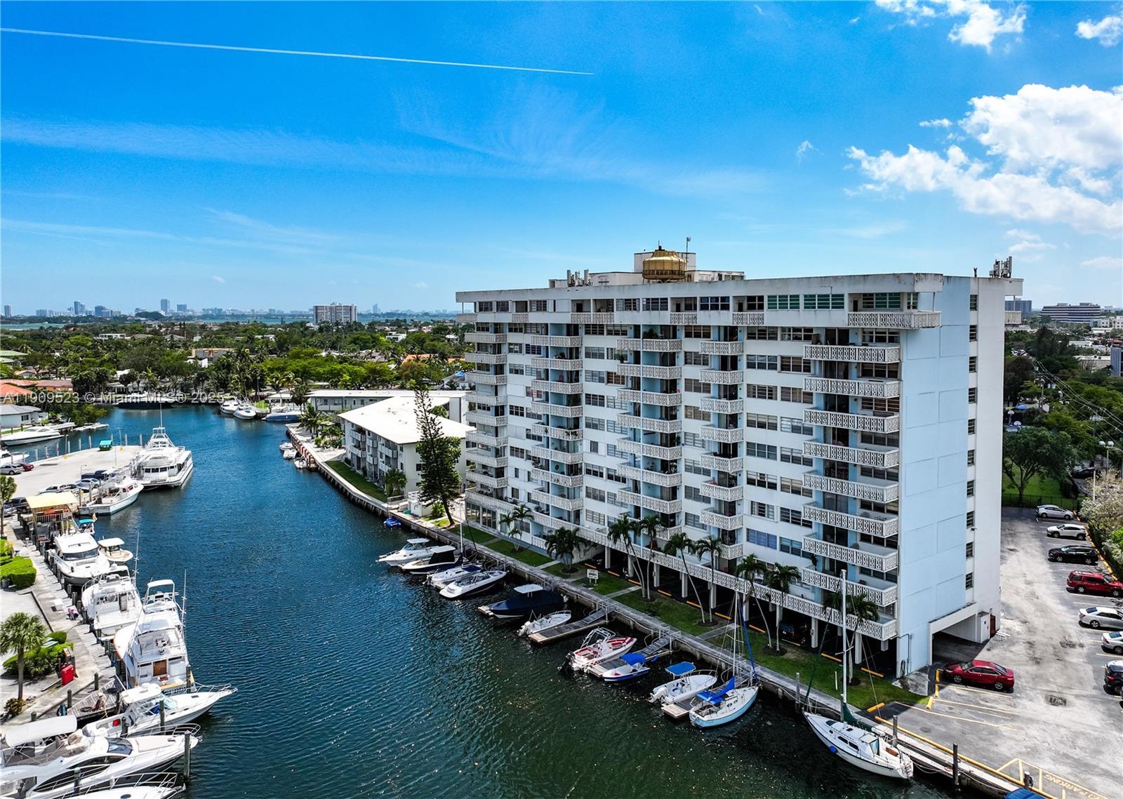 KEYSTONE HARBOR CLUB COND - Residential