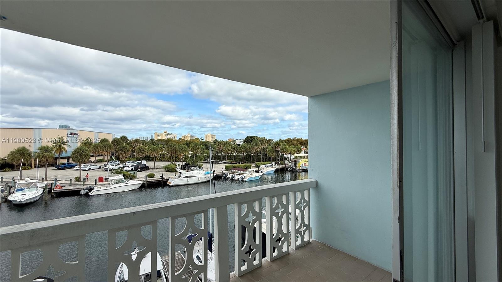 KEYSTONE HARBOR CLUB COND - Residential