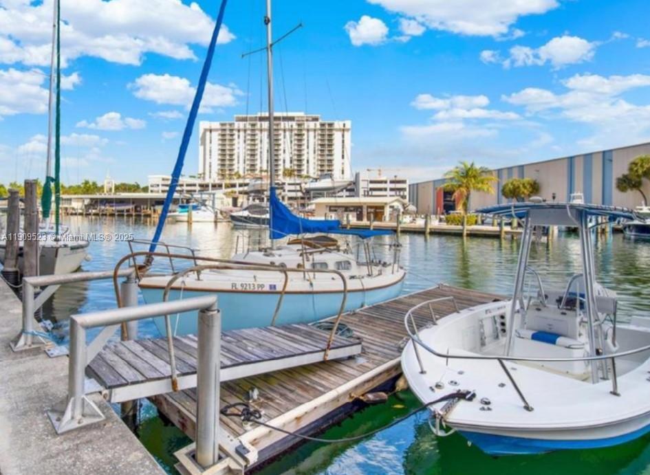 KEYSTONE HARBOR CLUB COND - Residential