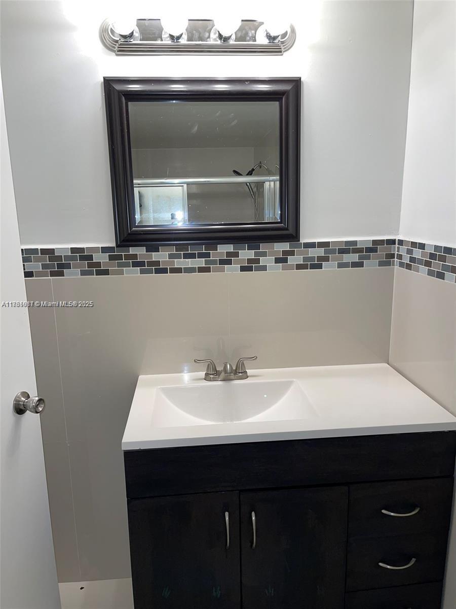 5838 CONDOMINIUM - Residential