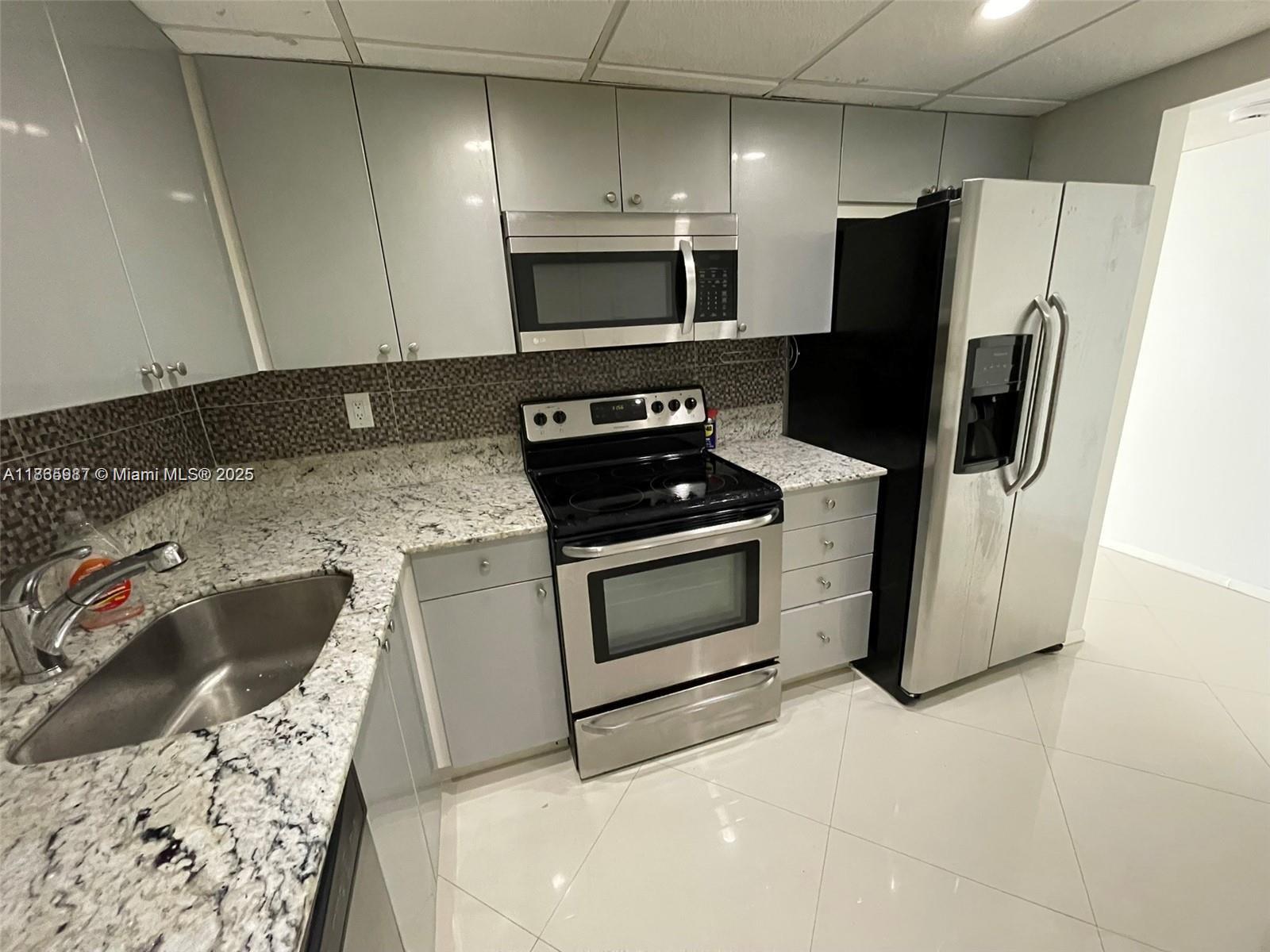 5838 CONDOMINIUM - Residential