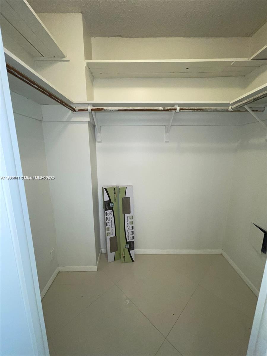 5838 CONDOMINIUM - Residential