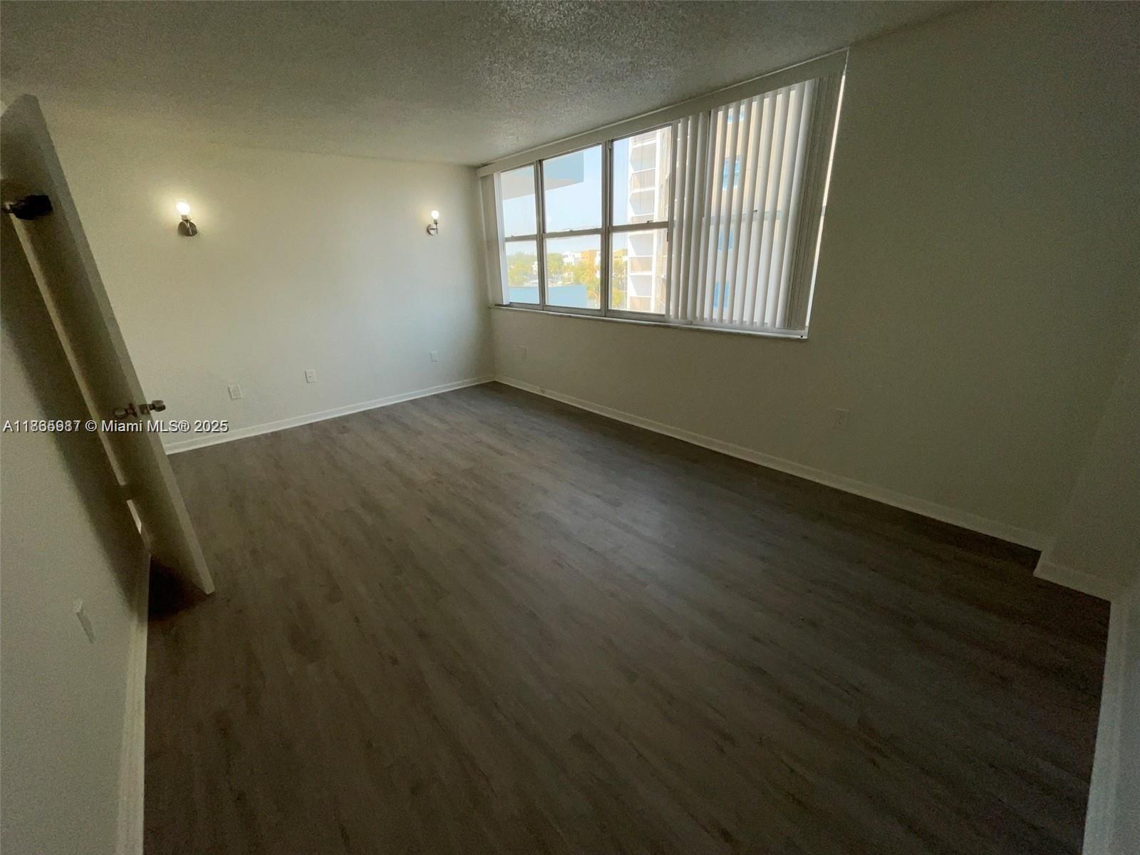 5838 CONDOMINIUM - Residential