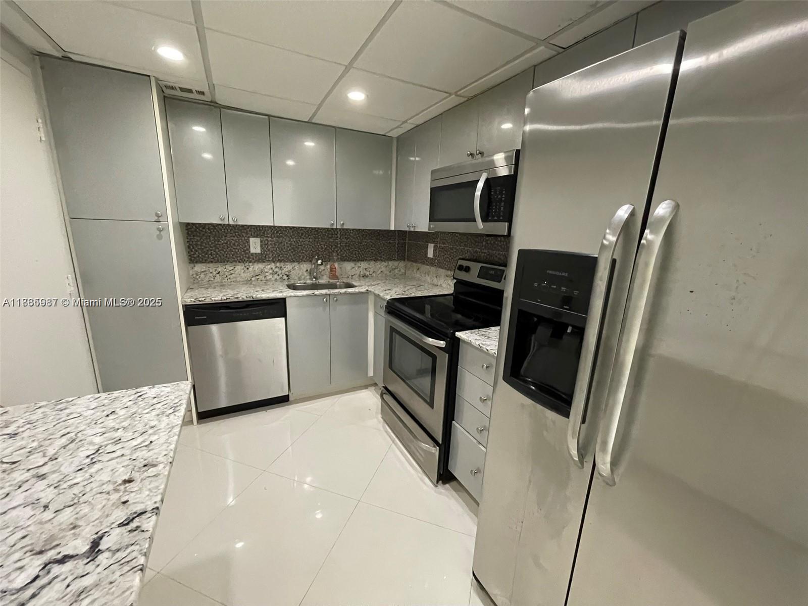 5838 CONDOMINIUM - Residential