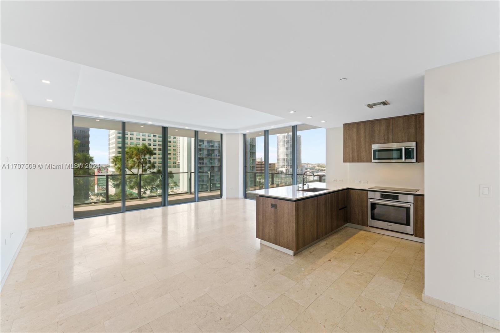 88 SW 7th St 712