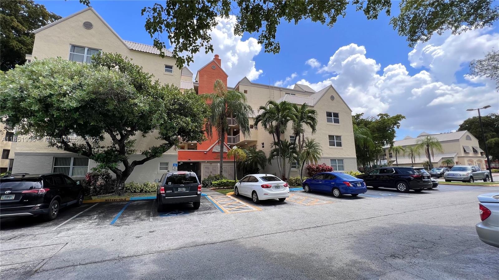 8323 Lake Dr 406